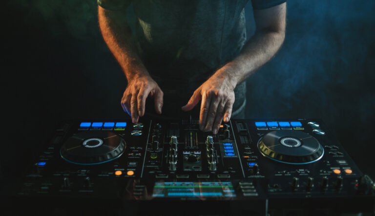 Comunicado de Prensa ÁREA EN VIVO LAB LLEGA AL BOmm 2025 CON UNA NOCHE DE MÚSICA EN VIVO EN ANTENNA