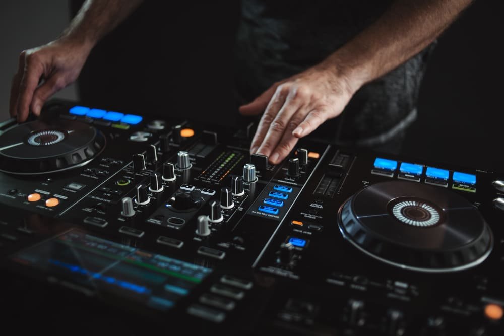Clúster DJ