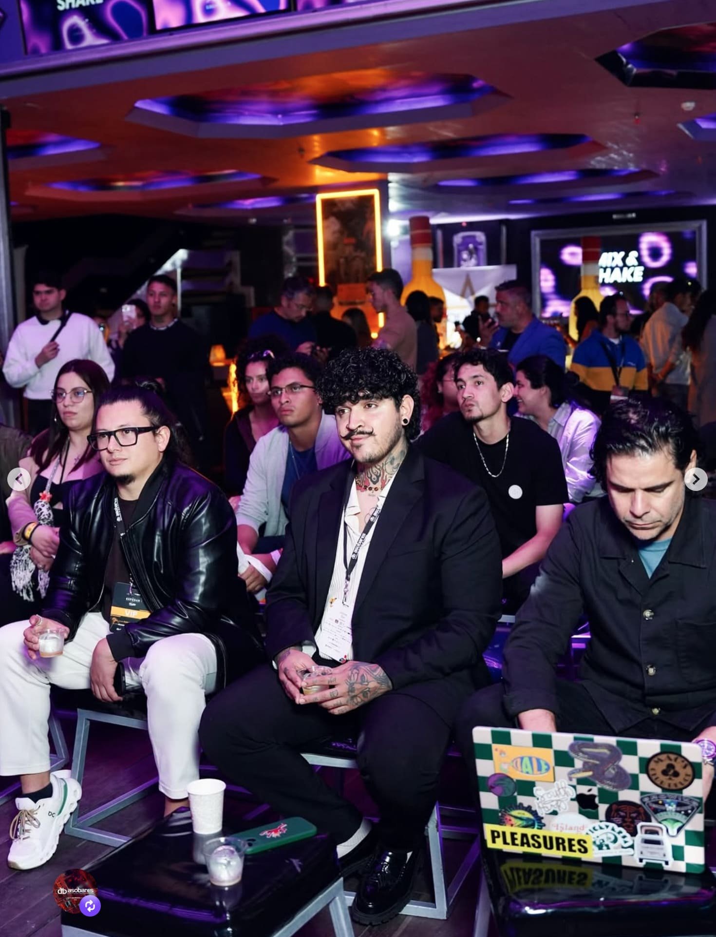 Comunidad MIX & SHAKE en una activación de barra